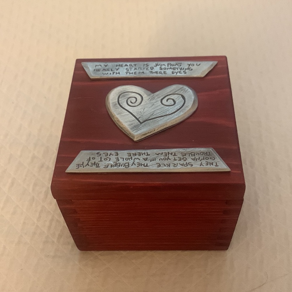 Meryl Waitz Scarlett heart box NIB